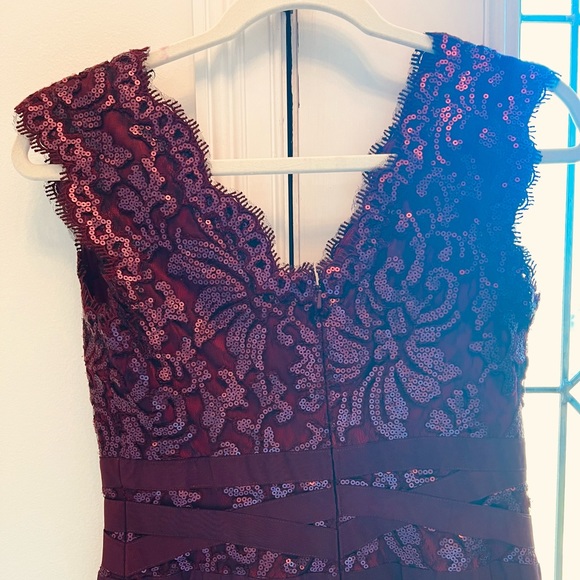 TADASHI SHOJI PAILLETTE EMBROIDERED LACE NECK CAP SLEEVE DRESS - SZ 6 - Picture 2 of 5